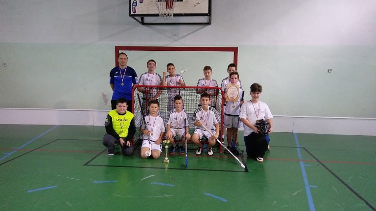 SZKOŁA PODSTAWOWA W LINIEWIE NAJLEPSZA W POWIATOWYCH IGRZYSKACH W UNIHOKEJU CHŁOPCÓW