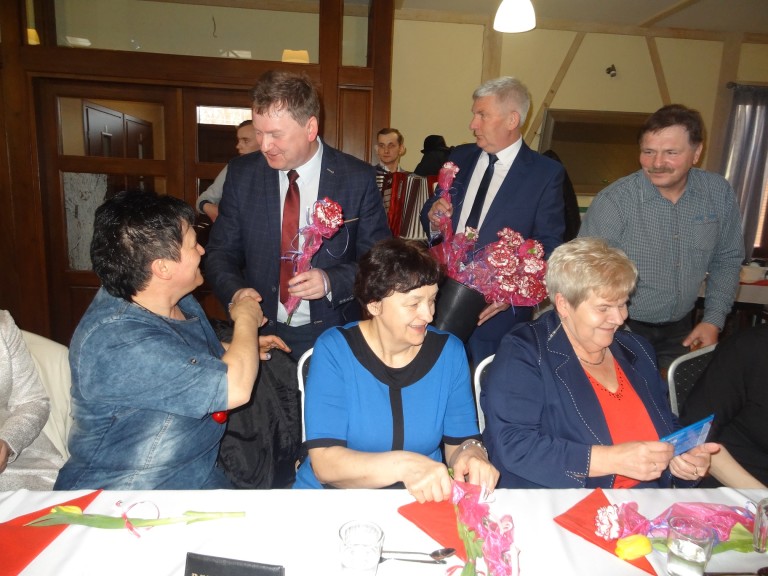 Panie z Kół Gospodyń z Gminy Liniewo spotkały się w  restauracji w Bukowym Lesie