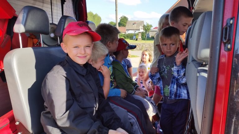 „Dzieci latem się nudzą… „ – Program „Wspieramy Rozwój” Cedrob S.A.