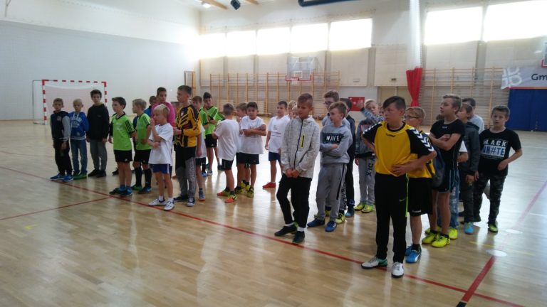 POWIATOWE IGRZYSKA W PIŁCE HALOWEJ