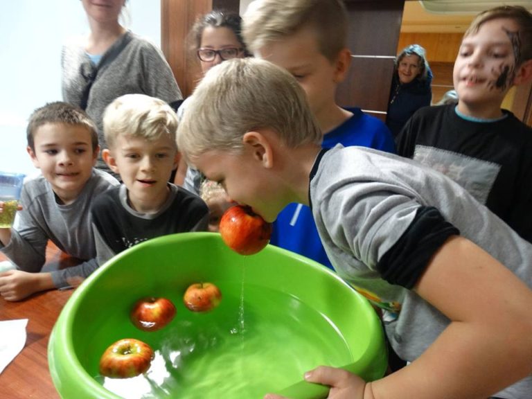 Spotkanie andrzejkowe dla dzieci i młodzieży