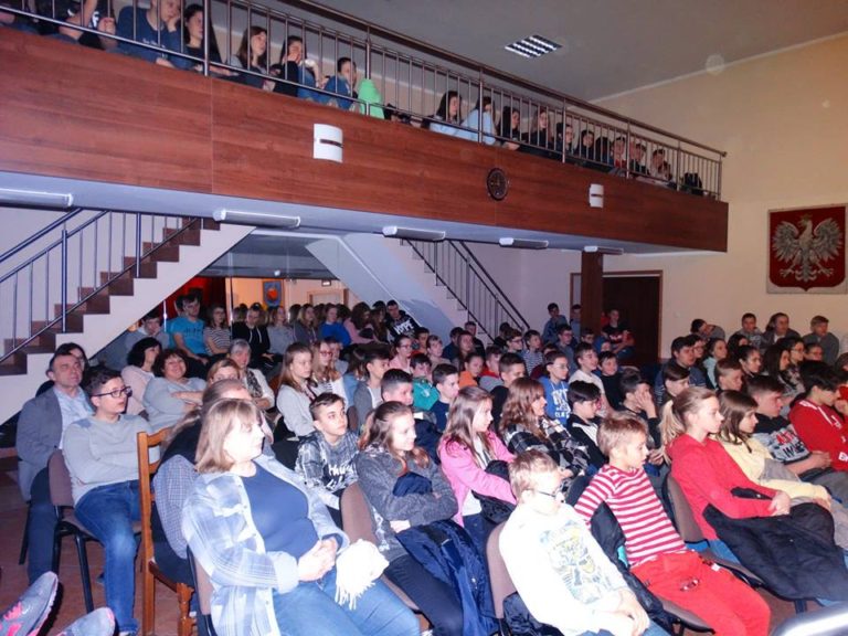 Spotkanie młodzieży ze sztuką teatralną pt. ,,Drzazgi”