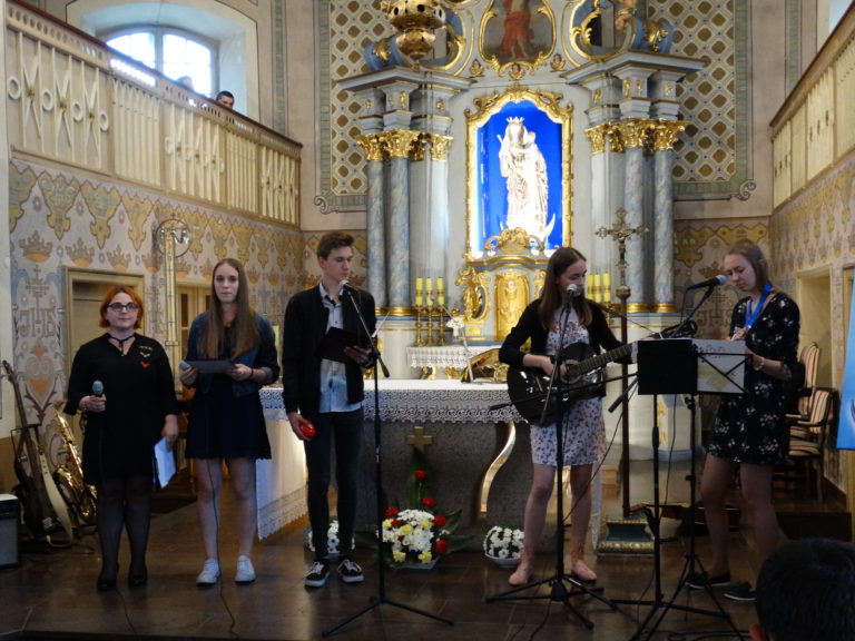 Dzień Matki w  parafii św. Andrzeja Apostoła  w  Garczynie