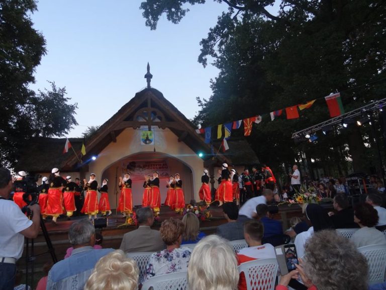 Międzynarodowy Festiwal zespołów Folklorystycznych w Wielu