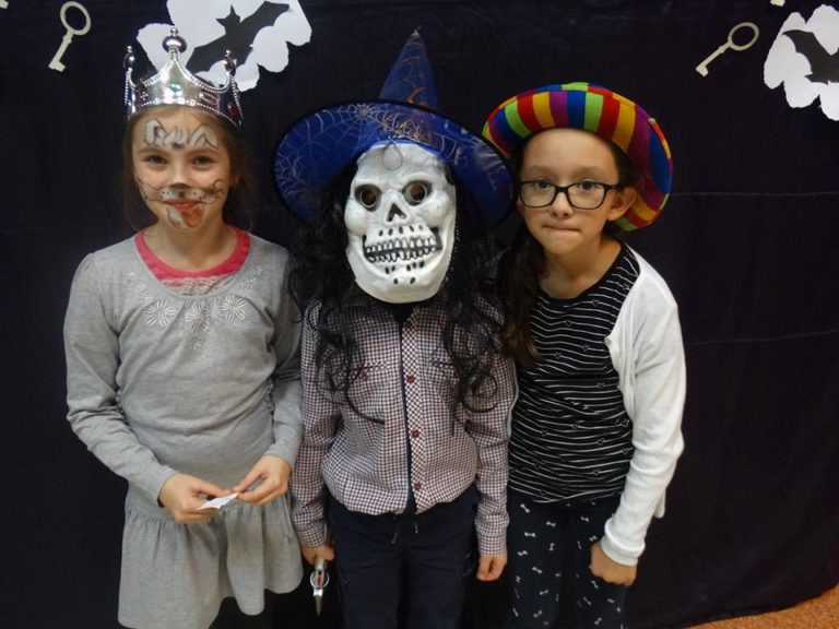 ANDRZEJEK CZAS WRÓŻB Nalewajcie wosku na wodę Ujrzyjcie swoją przygodę…