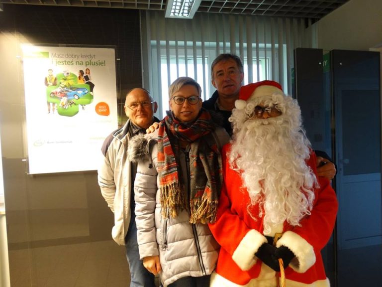 6 grudnia Święty Mikołaj przywędrował również  do Liniewa