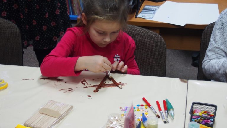 Zajęcia z tworzenia ozdób choinkowych