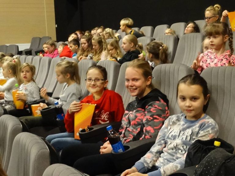 Wyjazd dzieci do kina na „Ralph Demolka w Internecie”