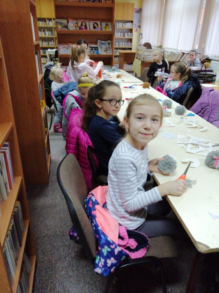 Zajęcia plastyczne zorganizowane podczas ferii zimowych