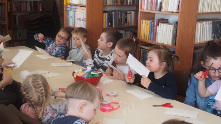 Zajęcia plastyczne w bibliotece