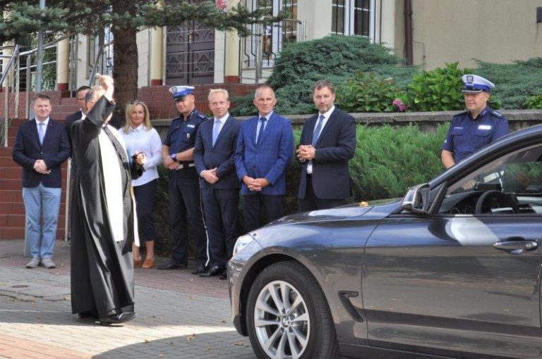 Święcenie samochodu osobowego dla Komendy Powiatowej w Kościerzynie