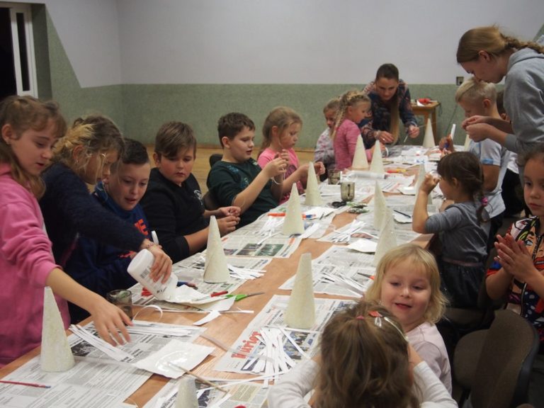 Zajęcia plastyczne z tworzenia aniołków