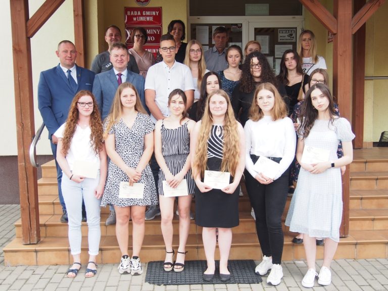 Stypendia Wójta Gminy Liniewo dla uczniów szkół podstawowych, ponadpodstawowych i ponadgimnazjalnych rozdane!