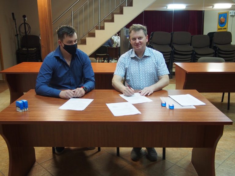 Podpisana została umowa na realizację zadania dofinansowanego z Województwa Pomorskiego na modernizację śródpolnej drogi dojazdowej do gruntów rolnych w miejscowości Liniewo.