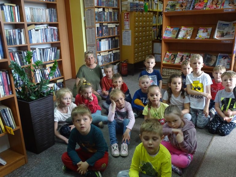 Wizyta przedszkolaków z grupy „Motylki” w liniewskiej bibliotece