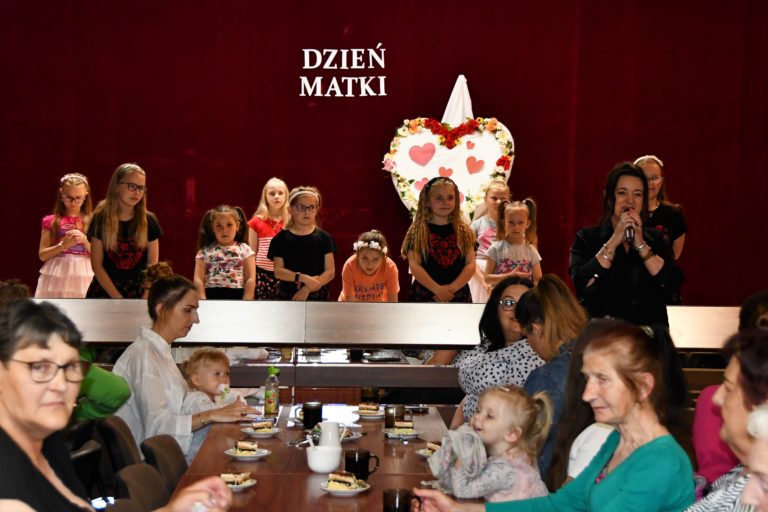 Dzień Matki w liniewskim Domu Kultury