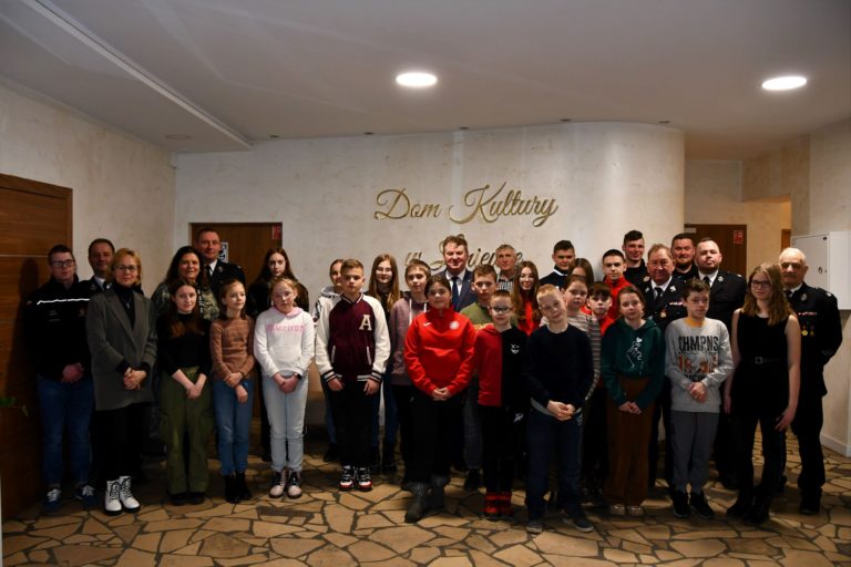 Gminny Turniej Wiedzy Pożarniczej „Młodzież zapobiega pożarom”.