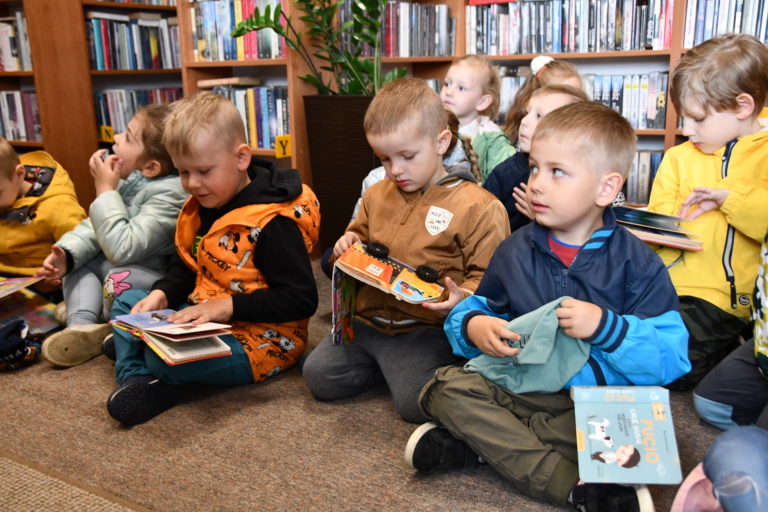 Wizyta „Jeżyków” w Gminnej Bibliotece Publicznej