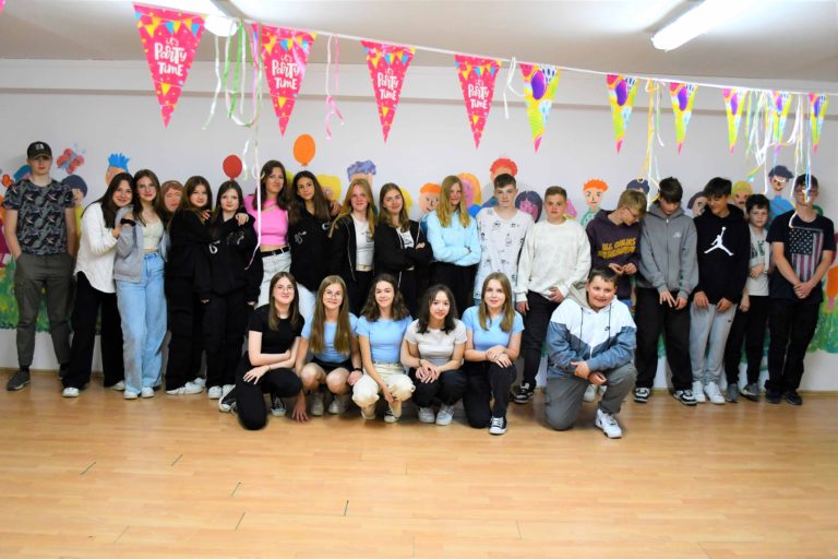 Pożegnanie grupy młodzieży z zaprzyjaźnionej gminy Ebsdorfergrund.