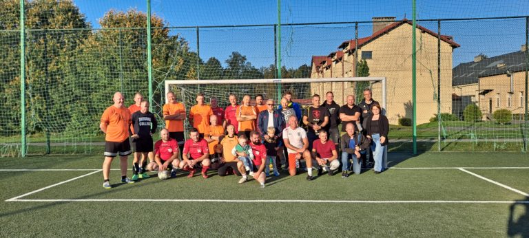 Rozgrywki na Orliku w Liniewie