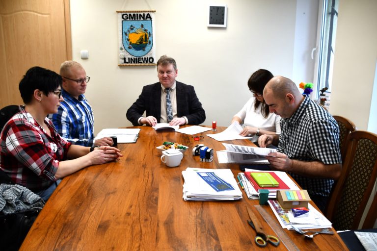 Podpisanie umowy na dostawę materiałów do przebudowy ul. Piaskowej w Wysinie