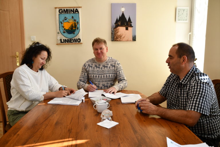 Podpisano umowę na budowę boisk w Garczynie i Liniewie